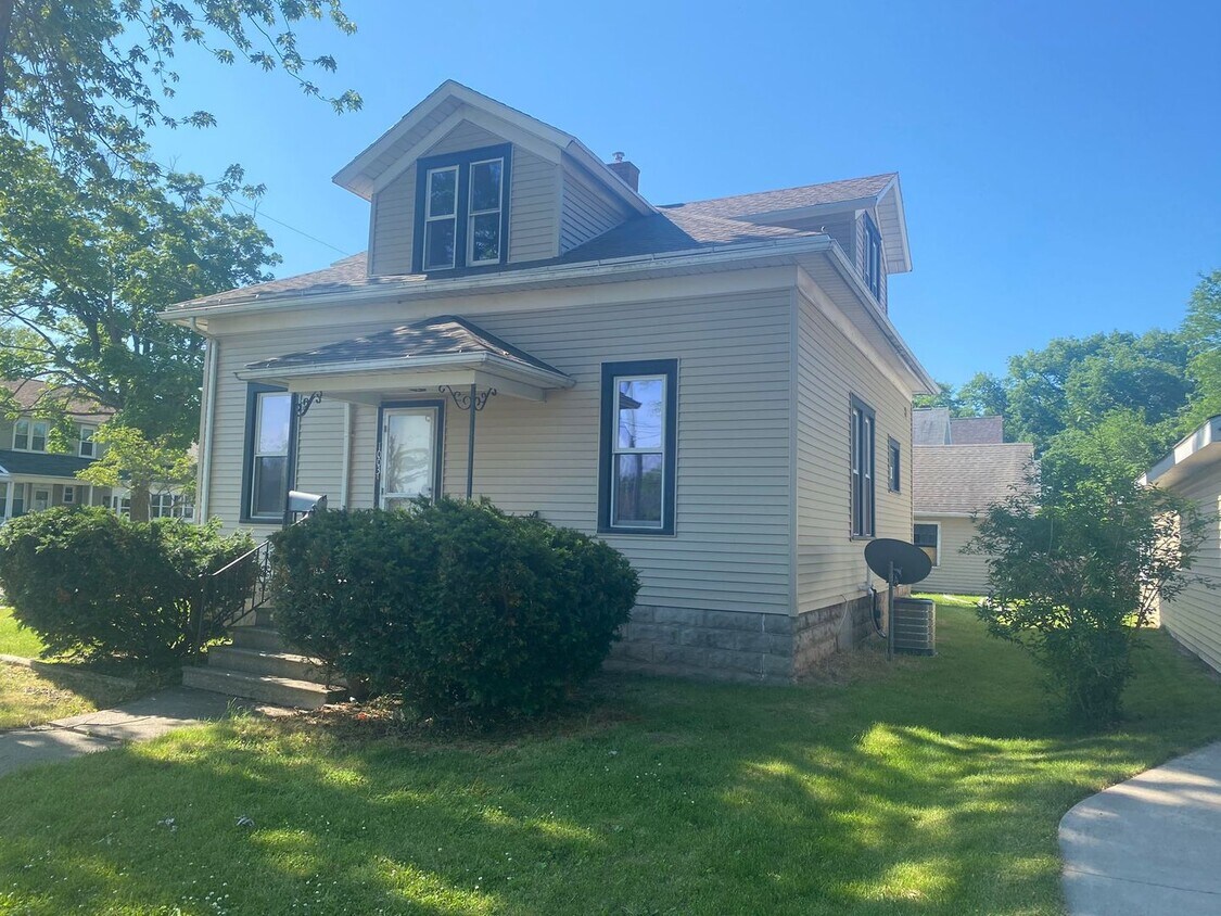 1003 W Spencer St, Appleton, WI 54914 House Rental in Appleton, WI