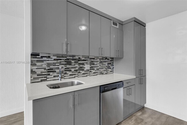 Foto del edificio - 10400 SW 108th Ave