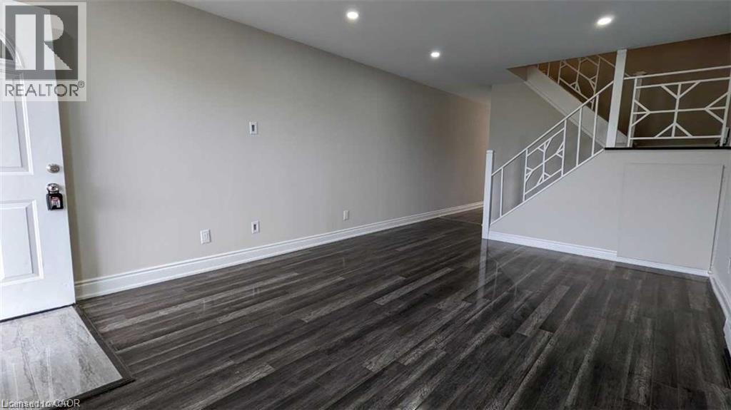 Photo du bâtiment - 8646 Willoughby Dr