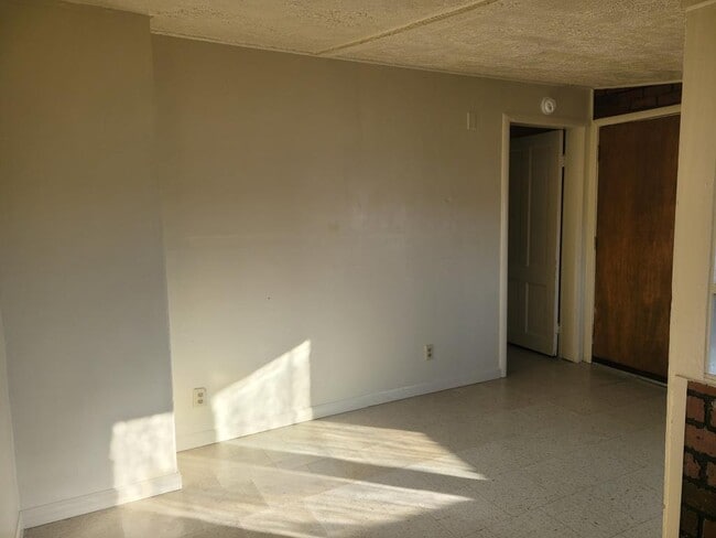 Building Photo - 2415 Baker St