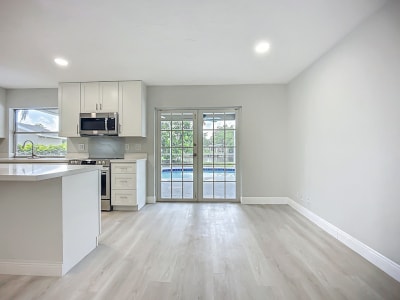 Building Photo - 5542 32nd Ave SW