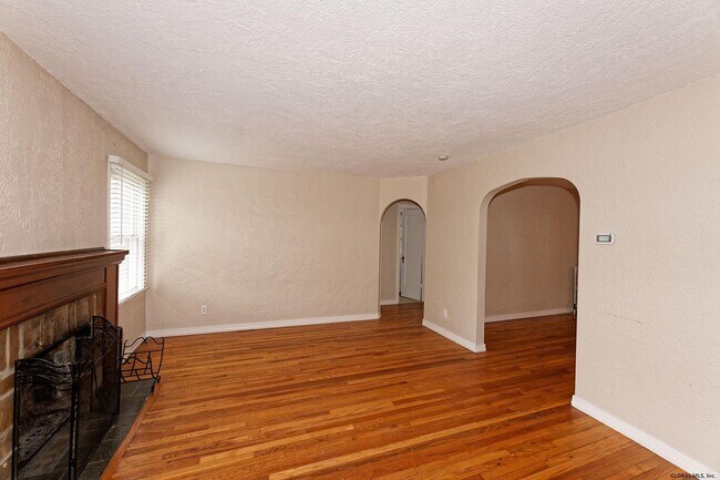 Building Photo - 10 Danker Ave