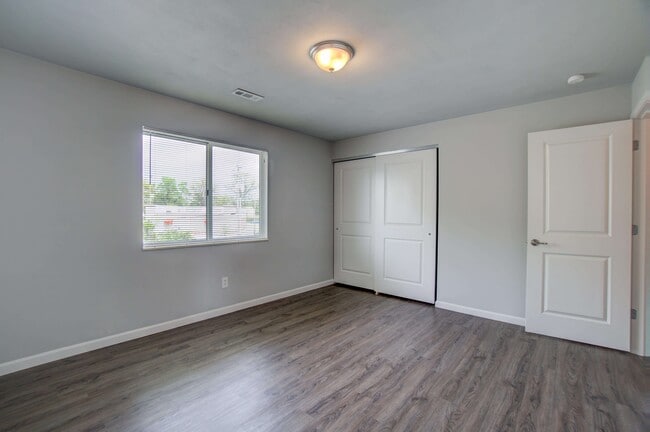 Building Photo - 828 Park Entrance Place