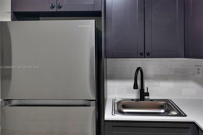 Foto del edificio - 4037 SW 65th Ave