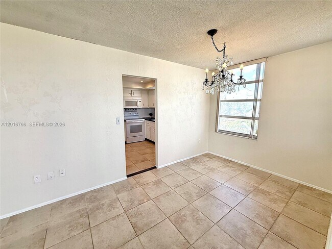 Foto del edificio - 1351 NE Miami Gardens Dr