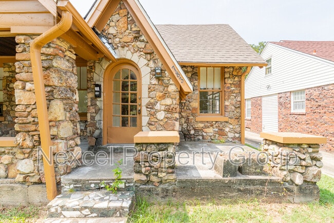 Building Photo - 783 E Pkwy S