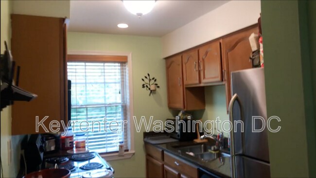 Foto del edificio - 3805 W St SE
