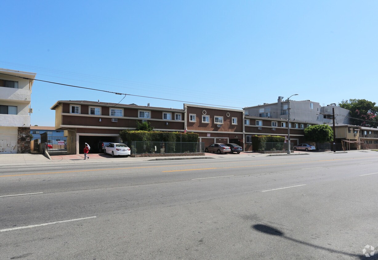 Edificio - 14735 Roscoe Blvd