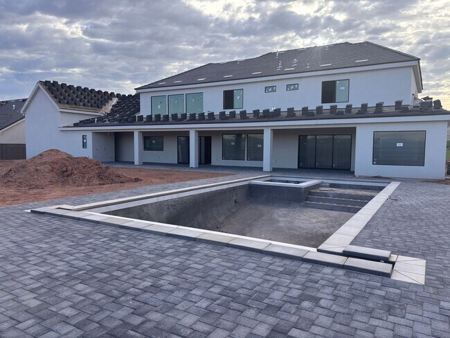 Foto del edificio - Gorgeous 6 bed 7 bath with Pool and Home T...