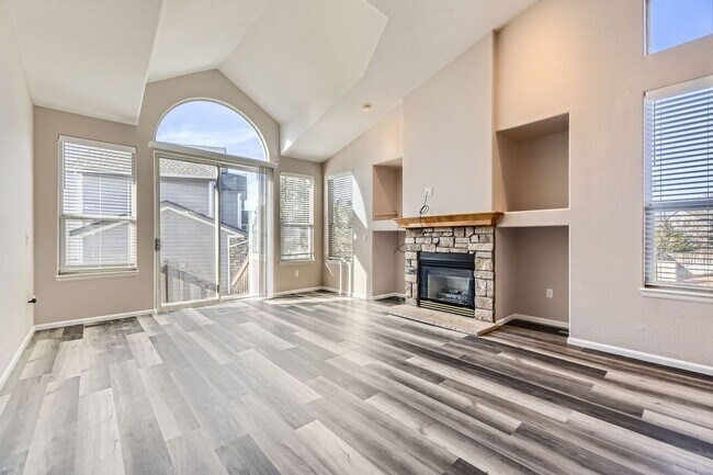Foto del edificio - Spacious 4 Bed/ 3 Bath Home with Finished Basement