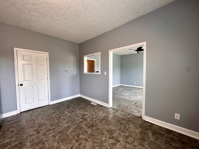 Building Photo - Charming 3-Bedroom Duplex in Historic Farr...