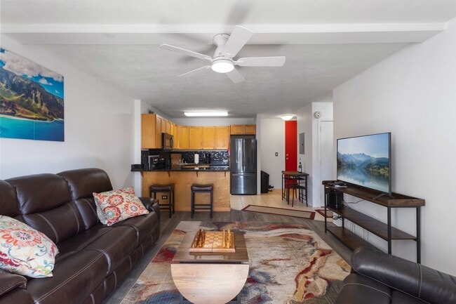 Foto del edificio - Heart of Waikiki | Kitchen | Free Parking ...