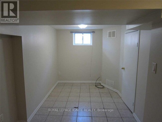 Building Photo - 984 Kennedy Rd