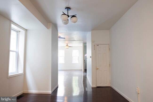 Building Photo - 1321 S 18th St