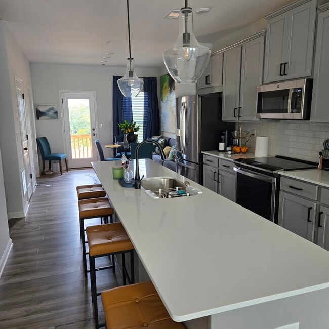 Foto del edificio - 347 Skylar Ct SE