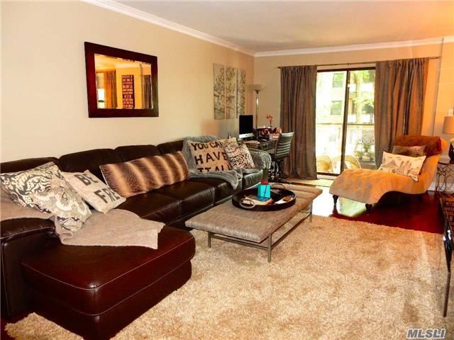 Foto del edificio - 4 Birchwood Ct