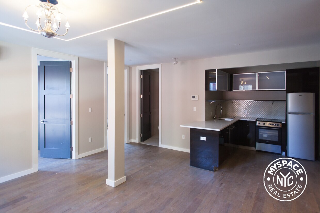 Primary Photo - 125 Leonard St