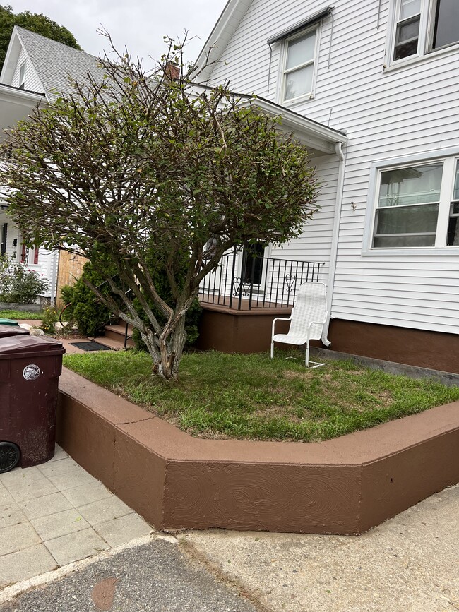 Building Photo - 76 Erie St