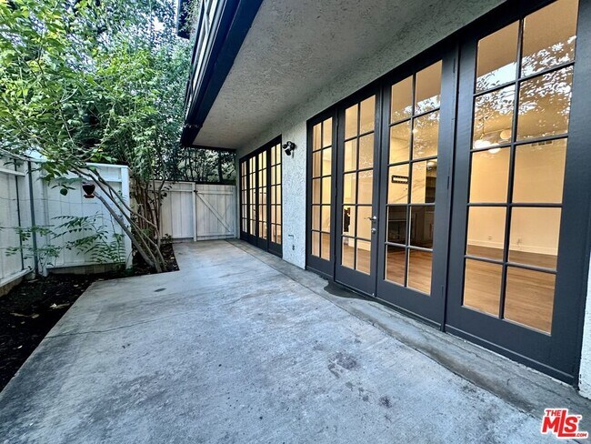 Foto del edificio - 133 S Oakhurst Dr