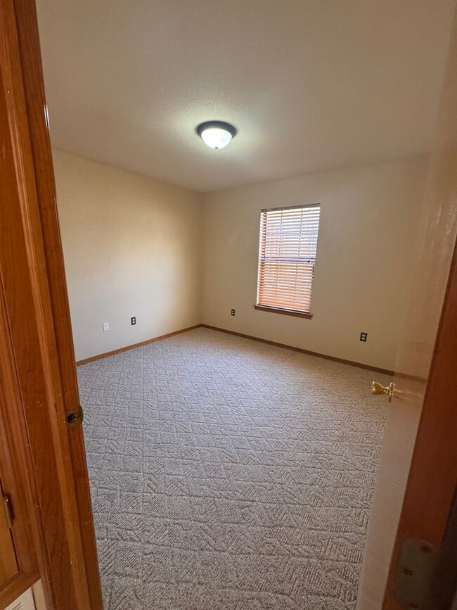 Building Photo - Gorgeous Home off Settlers Pass