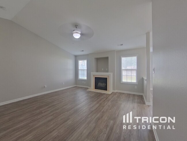 Foto del edificio - 6211 Whispering Brook Ct