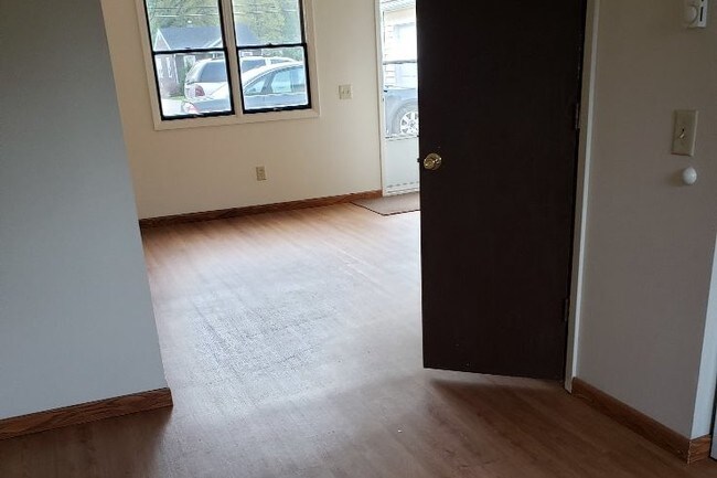 Foto del edificio - 117 N W St