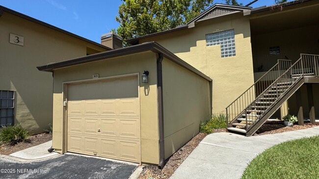 Building Photo - 10150 Belle Rive Blvd