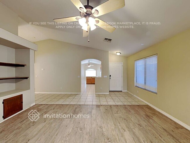 Foto del edificio - 13516 W Solano Dr