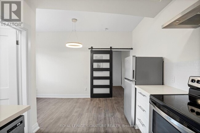 Photo du bâtiment - 2563 Dundas St W