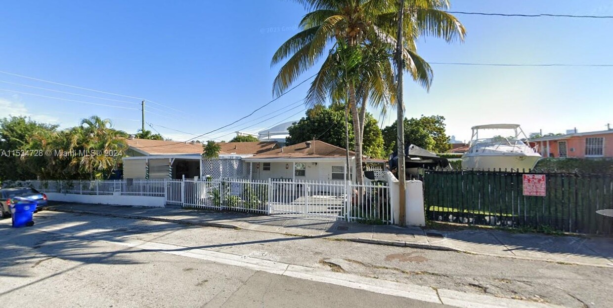 Foto principal - 305 NW 18th Ave