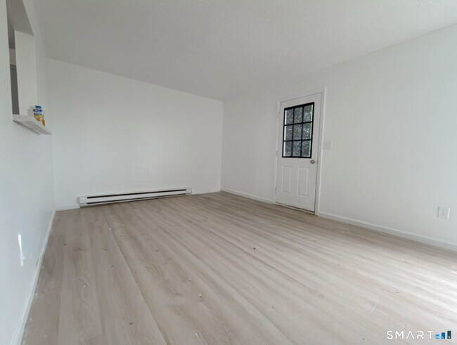 Building Photo - 28 Santoro St