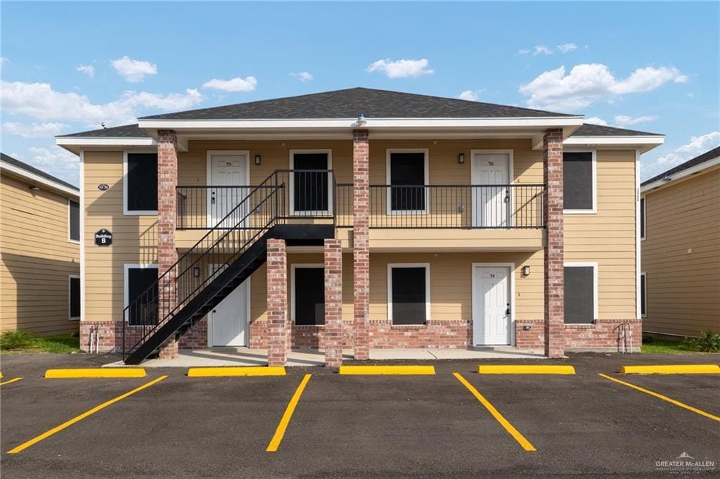 Foto principal - 13 W Rogers Rd