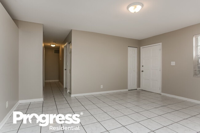 Building Photo - 614 SW 79th Ave