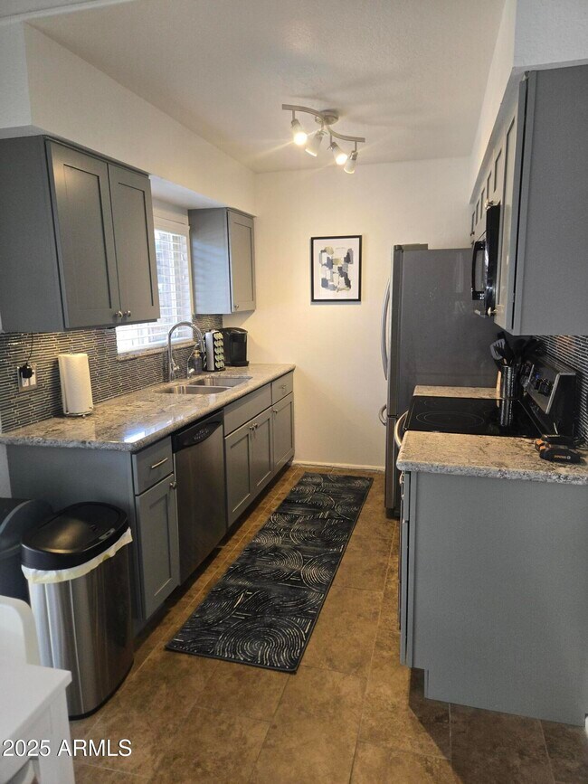 Foto del edificio - 6409 S Kenneth Pl