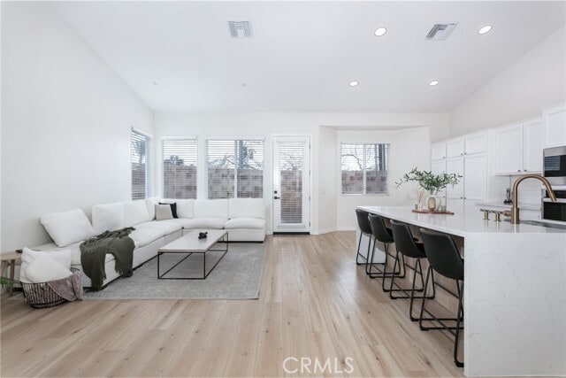 Building Photo - 1192 Acapulco Ave