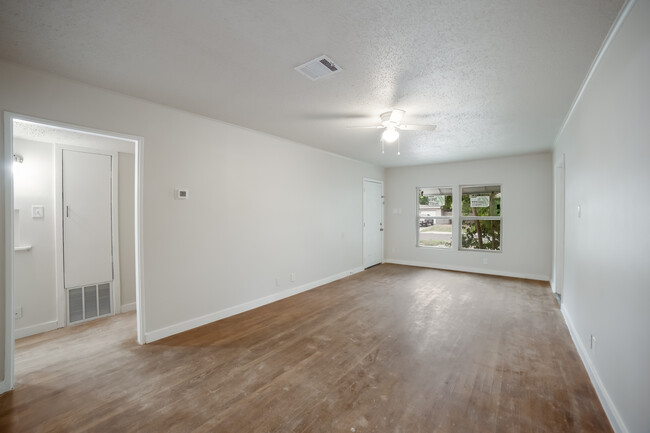 Foto del edificio - 127 Antrim Dr