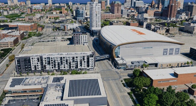 Foto del edificio - 550 W Juneau Ave