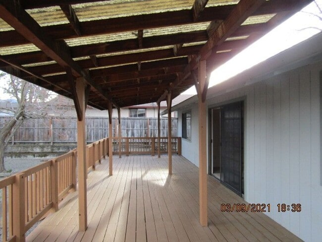 Building Photo - 3 bedroom, 2 bathroom, in East Medford