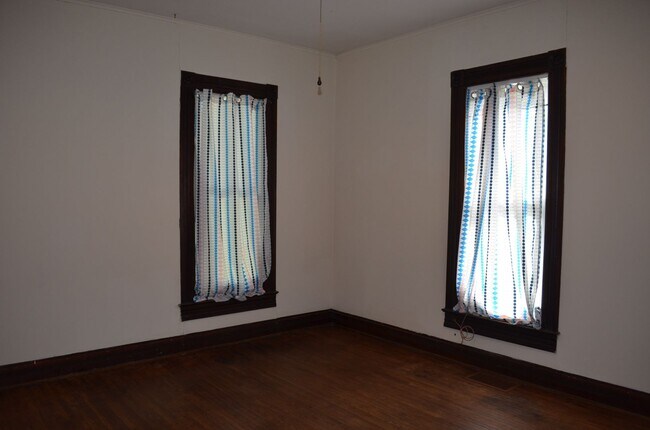 Building Photo - 1409 Hinkson