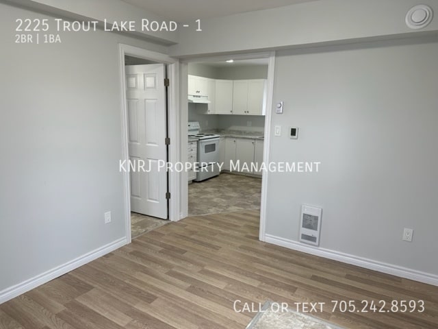 Building Photo - Second Floor Two Bed Apartment