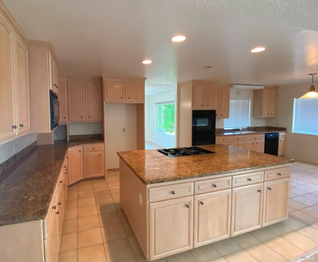Primary Photo - 507 Walnut Ct