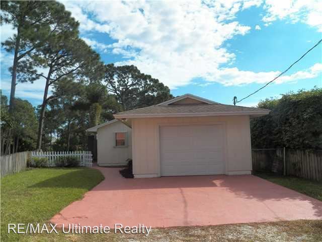 Primary Photo - 1361 SW Evergreen Ln