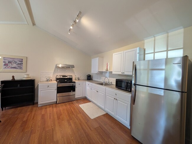 Building Photo - 93 Century Ln