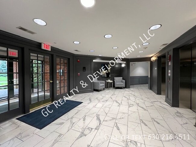 Building Photo - ***FOUNTAIN SQUARE CONDO / 2 BDRM - 1.5 BT...