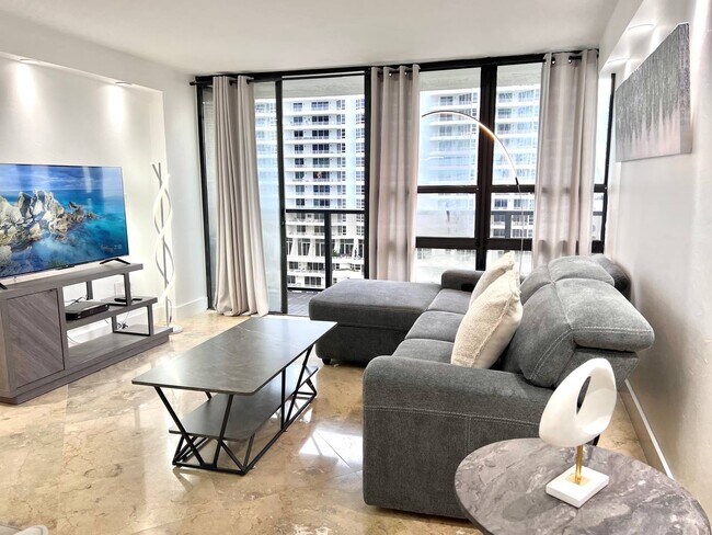 Foto del edificio - 600 NE 36th St