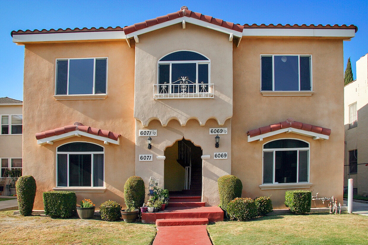 Foto principal - 6071 1/2 Pickford St