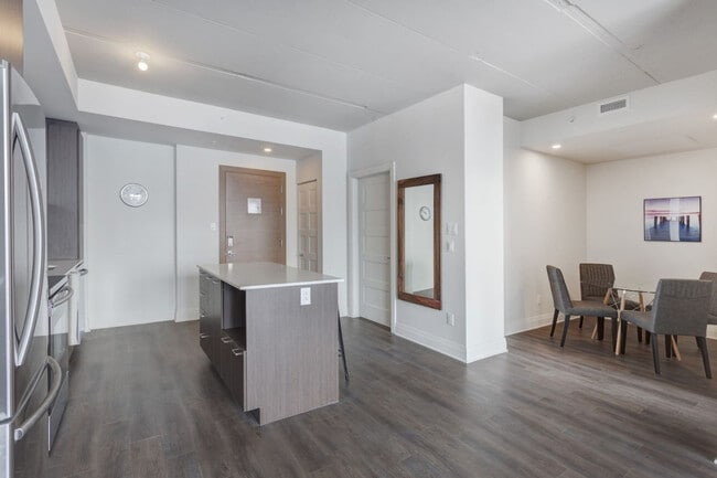 Building Photo - 3105 Promenade du Quartier-Saint-Martin