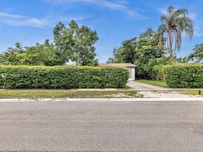 Foto del edificio - 6812 SW 22nd St