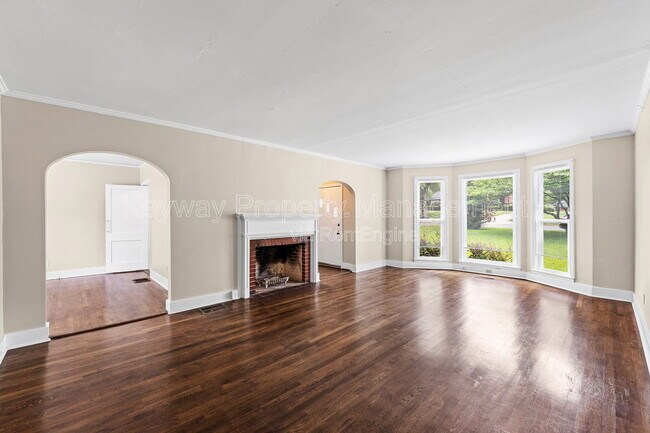 Building Photo - 2334 Redwood Dr