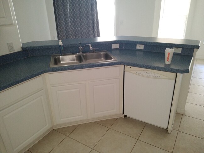 Building Photo - 3504 Umbrella Tree Dr